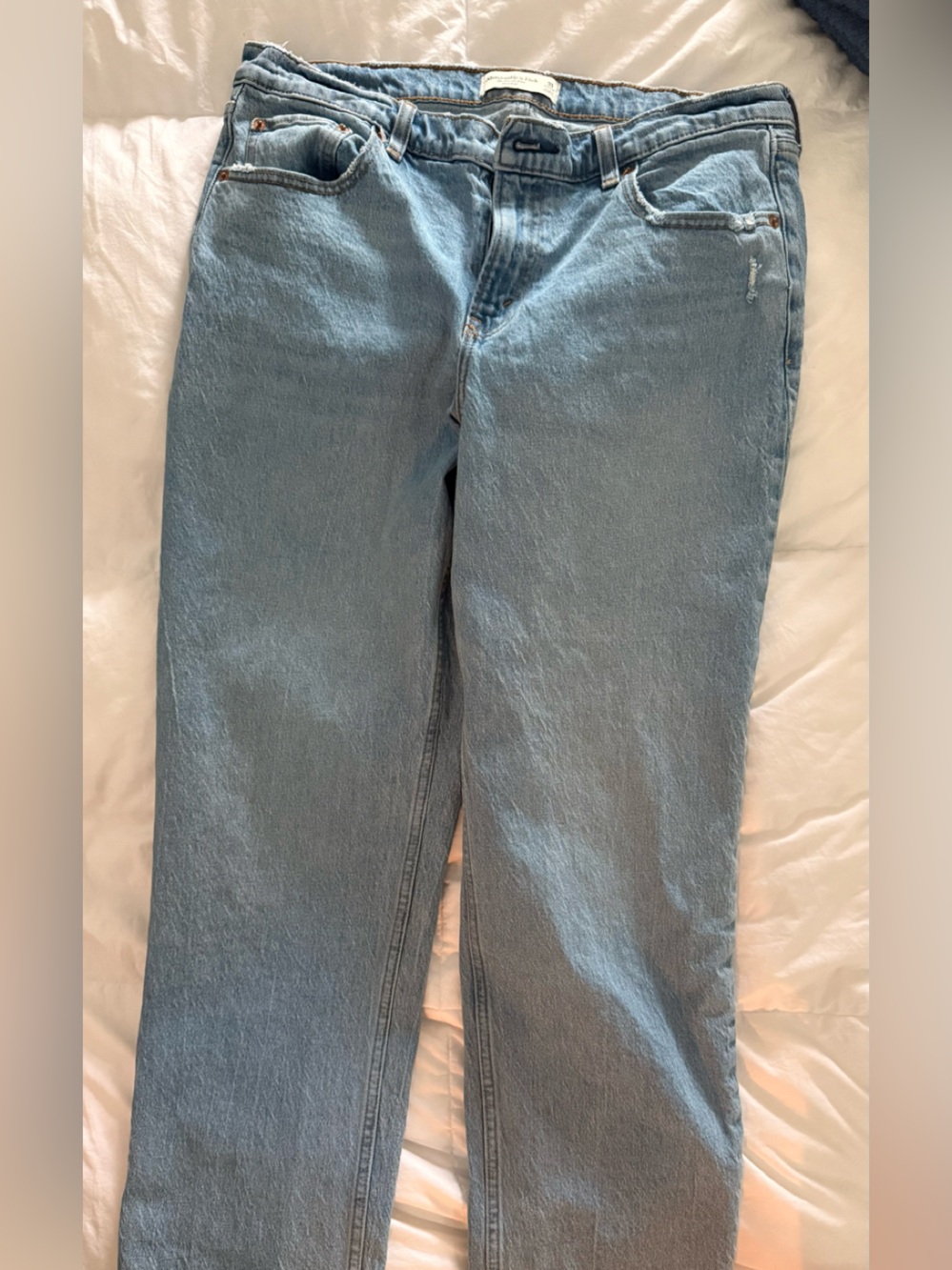 Abercrombie & Fitch women’s Washed Light Blue the barrel mid rise jean